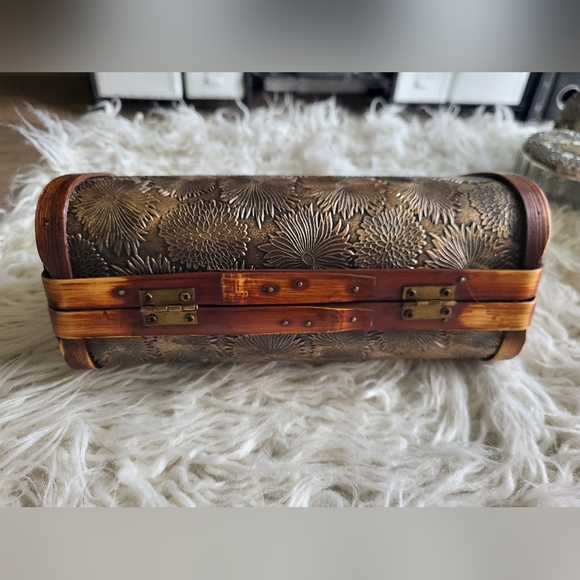 Vintage Embossed Metal & Wood Carry Box with Wrapped Handle - Picture 5 of 8